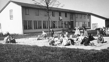 Kindergarten Ludwigsfeld, ca. 1960. | © (Fotograf unbekannt, Archiv des DiCV München und Freising e. V., Fotosammlung)