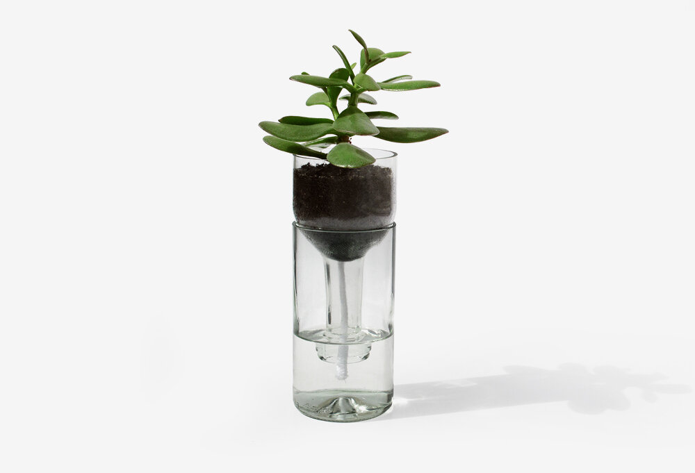 Vase mit Bewässerungssystem für Pflanzen | © side by side