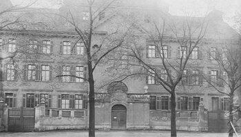 Das Münchner Marianum für Arbeiterinnen, Außenansicht vor 1937.  | © (Fotograf unbekannt, Archiv DiCV München und Freising e. V., Fotosammlung)