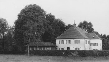 Annabrunn bei Mühldorf, Außenansicht des vorderen Gebäudes, ca. 1960? | © (Fotograf unbekannt, Archiv des DiCV München und Freising e. V., Fotosammlung)