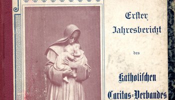 Der erste Jahresbericht des Katholischen Caritas-Verbandes München, für das Jahr 1900. | © (Archiv des DiCV München und Freising e.V., Bibliothek)