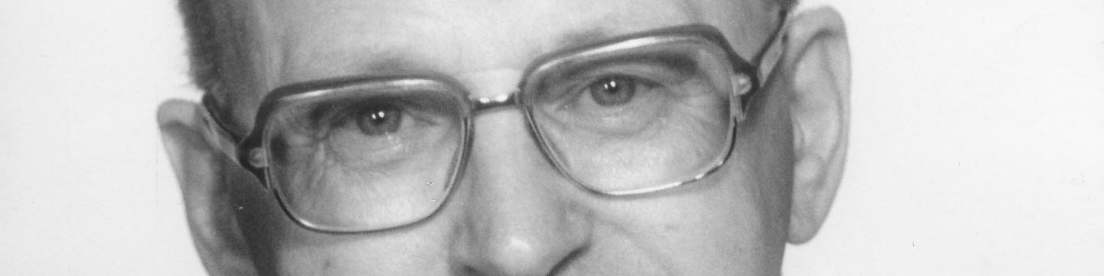 Prälat Franz Xaver Ertl, Caritasdirektor 1975-1986, Direktor des Bayerischen Landescaritasverbands 1986-1993, Portraitfoto, ca. 1980. | © (Fotograf unbekannt, Archiv des DiCV München und Freising e. V., Fotosammlung)